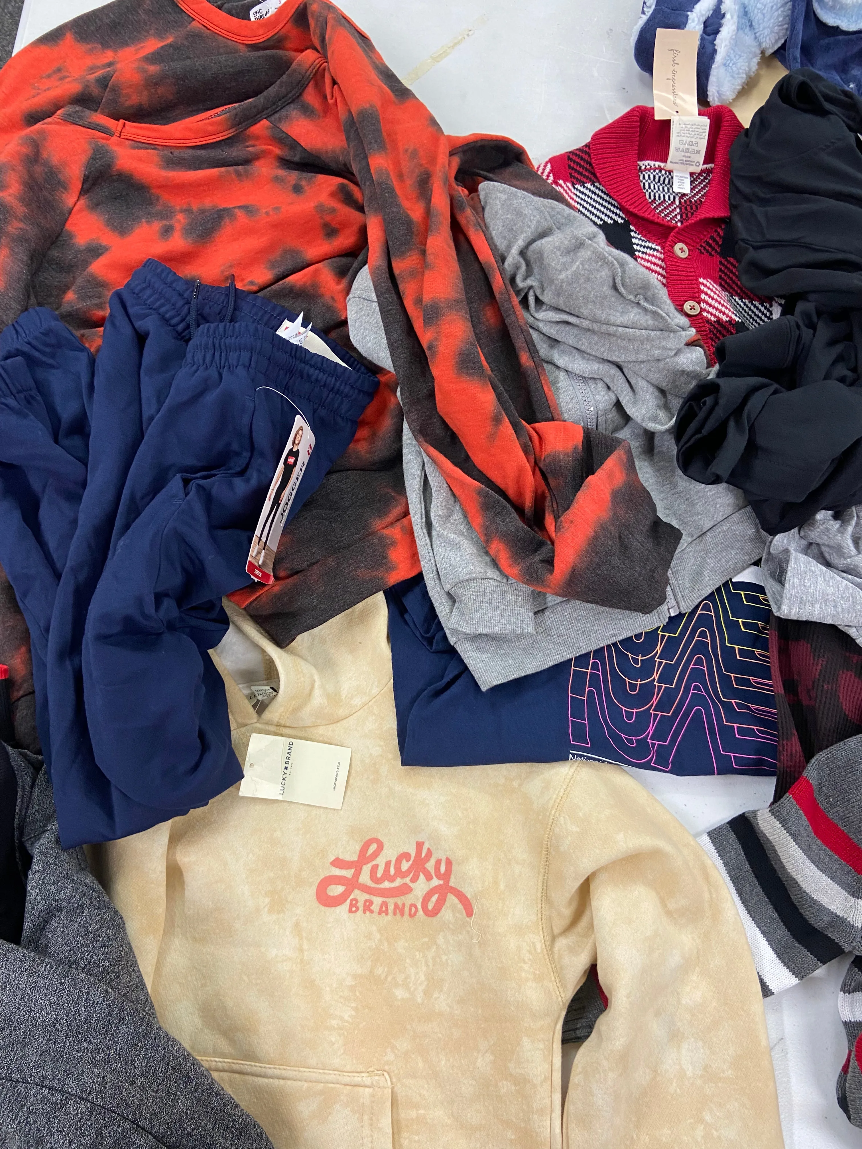 Kid's & Baby's Clothing Assorted Wholesale Lot, CALVIN KLEIN, LEVI'S, LUCKY BRAND, NAUTICA, NIKE, STAR WARS, UNIVIBE and more, 16 items, Shelf Pulls, MSRP $568